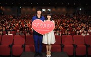 大阪で行われた「orange-オレンジ-」サプライズ舞台挨拶の様子。