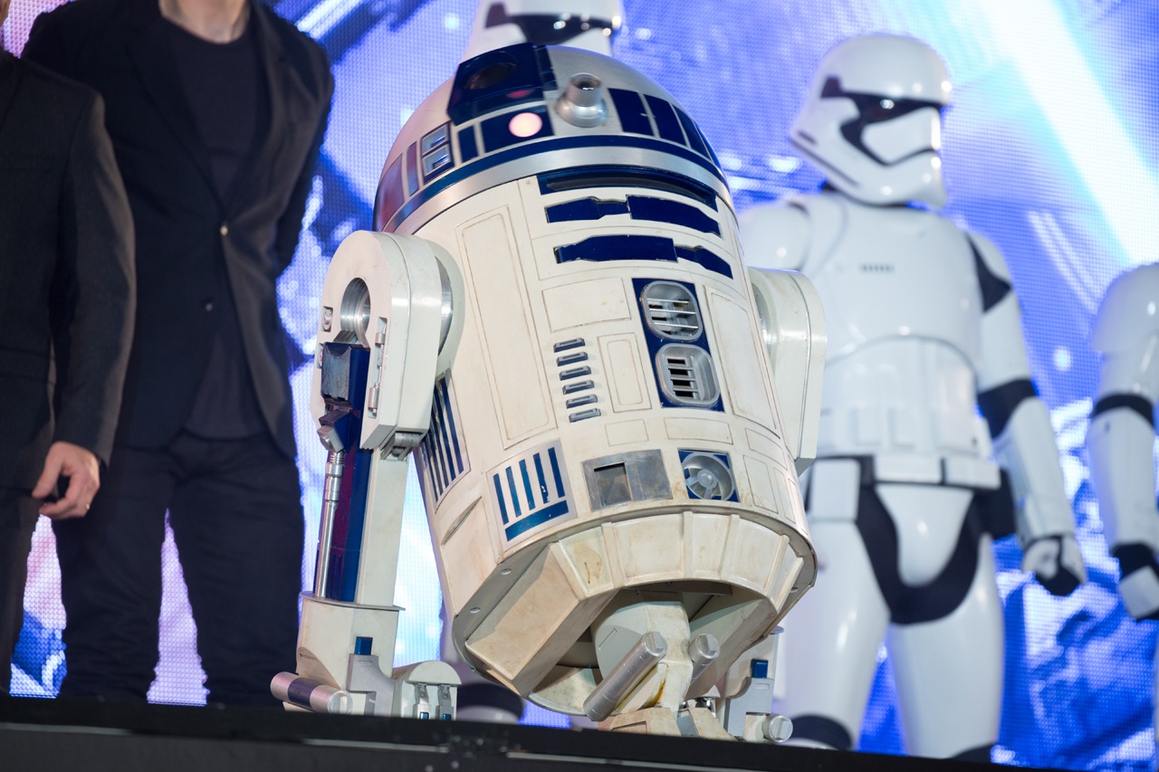R2-D2（中央）