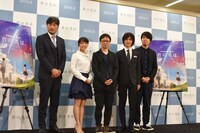 「君の名は。」製作発表記者会見の様子。