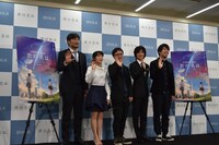 「君の名は。」製作発表記者会見の様子。