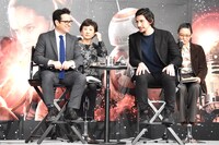 左からJ.J.エイブラムス、アダム・ドライバー。