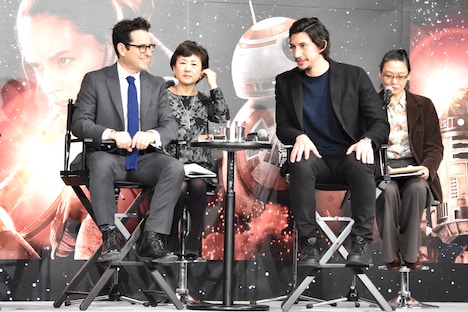 左からJ.J.エイブラムス、アダム・ドライバー。