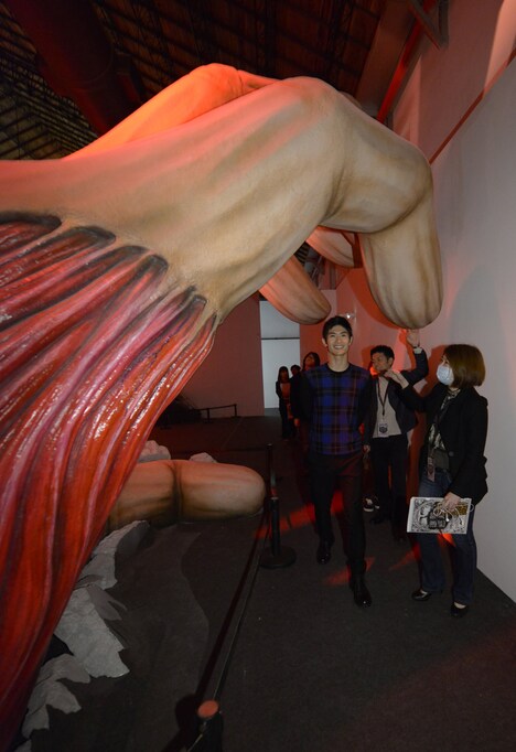 「進擊の巨人展 WALL TAIPEI」会場を訪れた三浦春馬。