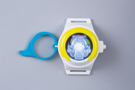 「妖怪ウォッチ」時計型おもちゃ、光る！ブシニャン。(c)LMYWP2015