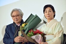 左から山田洋次、吉永小百合。