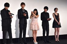 「orange-オレンジ-」初日舞台挨拶の様子。左から桜田通、竜星涼、土屋太鳳、山崎賢人、山崎紘菜。