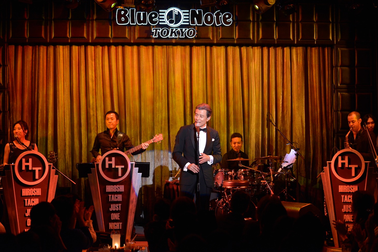 「HIROSHI TACHI "JUST ONE NIGHT" - Debut 40th Anniversary Special Live -」の様子。