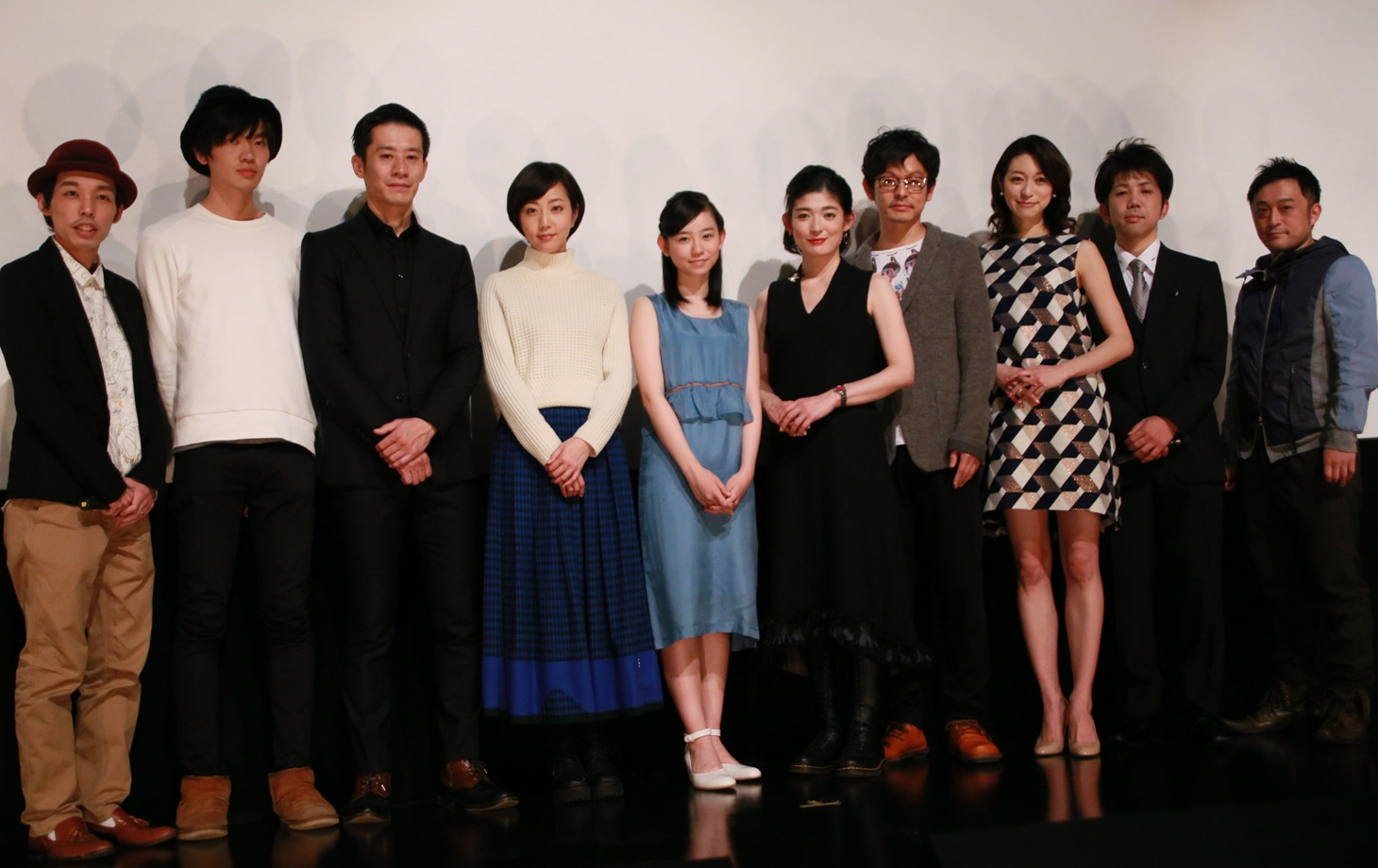 「4／猫-ねこぶんのよん-」公開初日舞台挨拶の様子。左から上田慎一郎、早坂亮輔、三浦誠己、木南晴夏、柴田杏花、山田キヌヲ、山中崇、熊澤枝里子、浅沼直也、中泉裕矢。