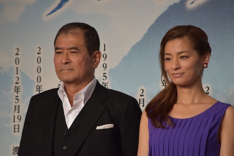 左から平山秀幸、尾野真千子。