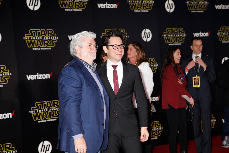 「スター・ウォーズ」ワールドプレミア、G・ルーカスとJ.J.がツーショット披露
