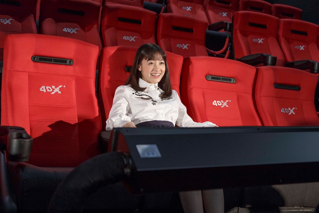 橋本環奈が4DX初体験、「スクリーンの中に入りこんでいるよう」と快感覚える