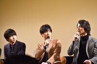 左から桜田通、渡部秀、横浜流星。