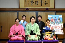 上段左から古今亭志ん丸、杉山泰一、下段左から伊藤克信、松山ケンイチ、北川景子。