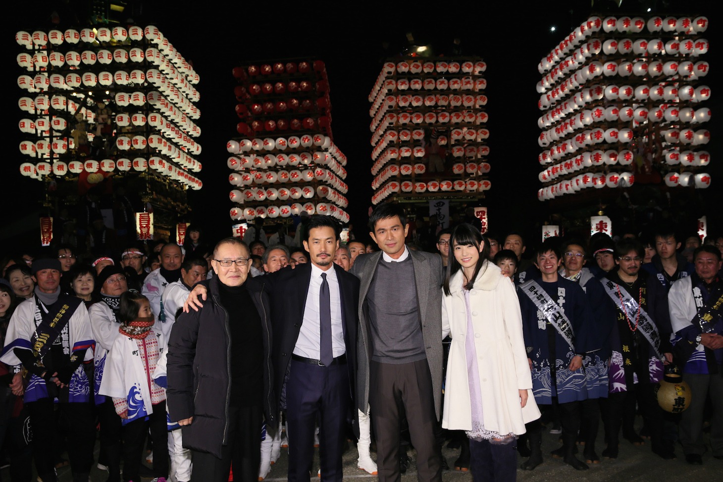 「人生の約束」新湊凱旋イベントの様子。左から石橋冠、竹野内豊、江口洋介、高橋ひかる。