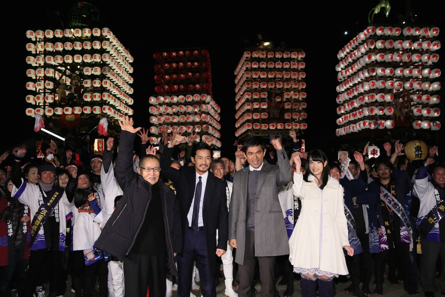 「人生の約束」新湊凱旋イベントの様子。左から石橋冠、竹野内豊、江口洋介、高橋ひかる。