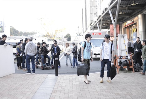 「火花」撮影現場の様子。