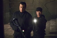 「沈黙の激突」 (c) 2006 Micro Fusion 2005-2 LLP. All Rights Reserved.