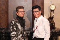 「CONFLICT～最大の抗争～」撮影現場での哀川翔（左）、小沢仁志（右）。