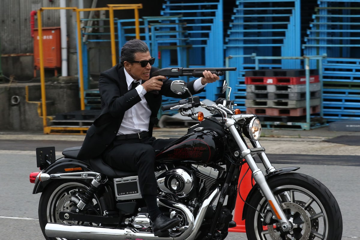 あぶ刑事 展示にタカの愛車ハーレーなど 10万円の ハマの伊達男 福袋も 映画ナタリー