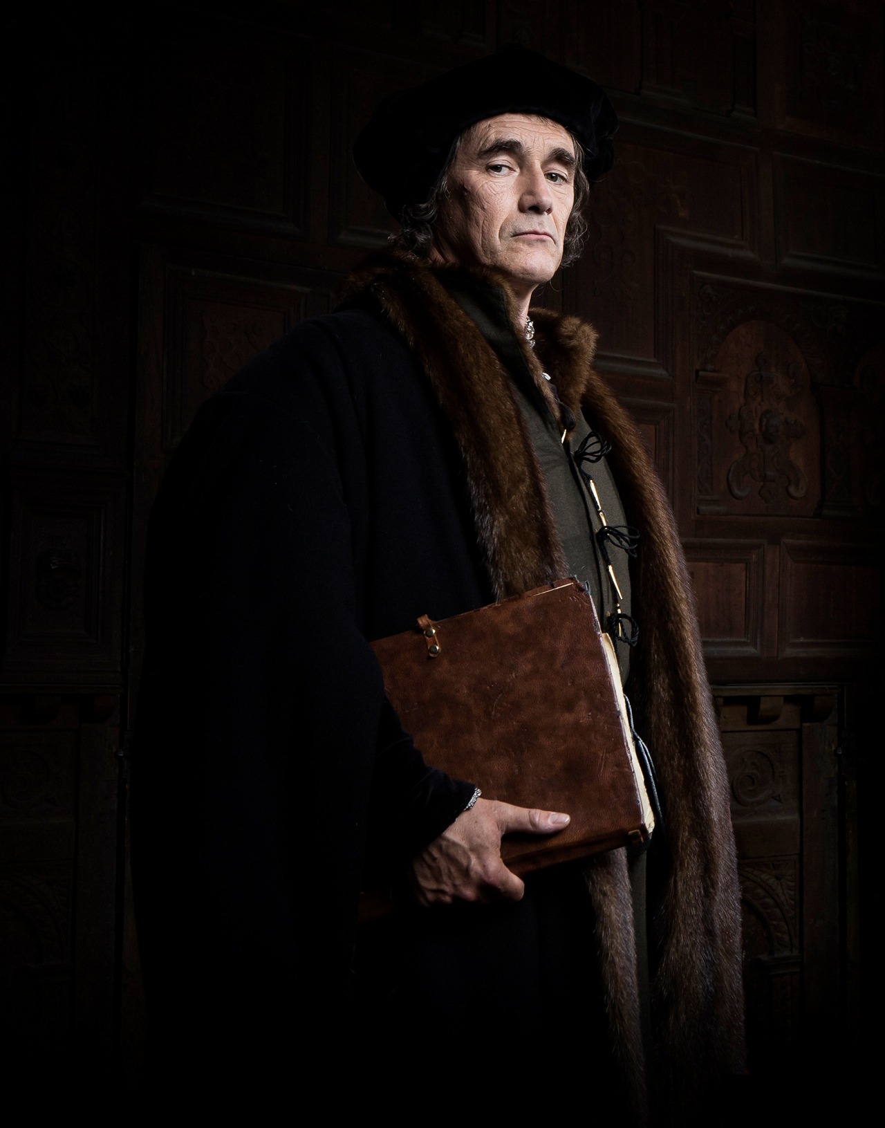 「ウルフ・ホール」 Giles Keyte, Ed Miller, Simon Smith-Hutchon (c) Company Pictures/Playground Entertainment for BBC 2015