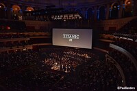 海外で行われた公演の様子。 (c)PaulSanders