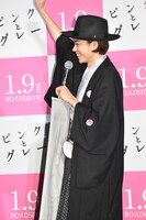 書き初めの点数が中島裕翔より高く、喜ぶ菅田将暉。