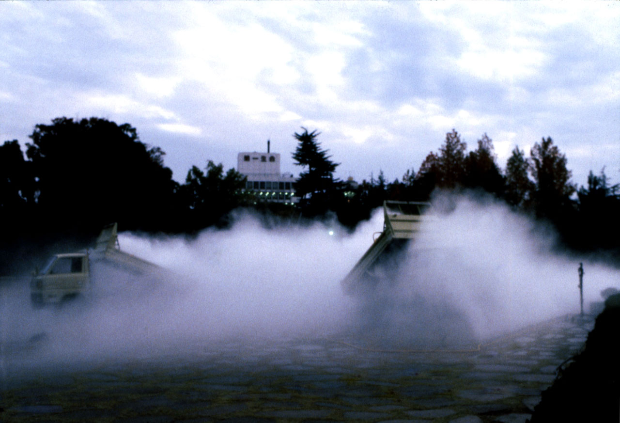 中谷芙二子「霧の庭“ルイジアナのために”」《潟の太鼓》金沢中央公園 1982（参考図版）(c)F. Nakaya