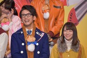 左から平牧仁、小島梨里杏。