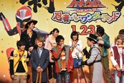 「手裏剣戦隊ニンニンジャーVSトッキュウジャー THE MOVIE 忍者・イン・ワンダーランド」完成披露イベントの様子。