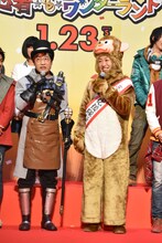 「手裏剣戦隊ニンニンジャーVSトッキュウジャー THE MOVIE 忍者・イン・ワンダーランド」完成披露イベントに登場した南海キャンディーズ。