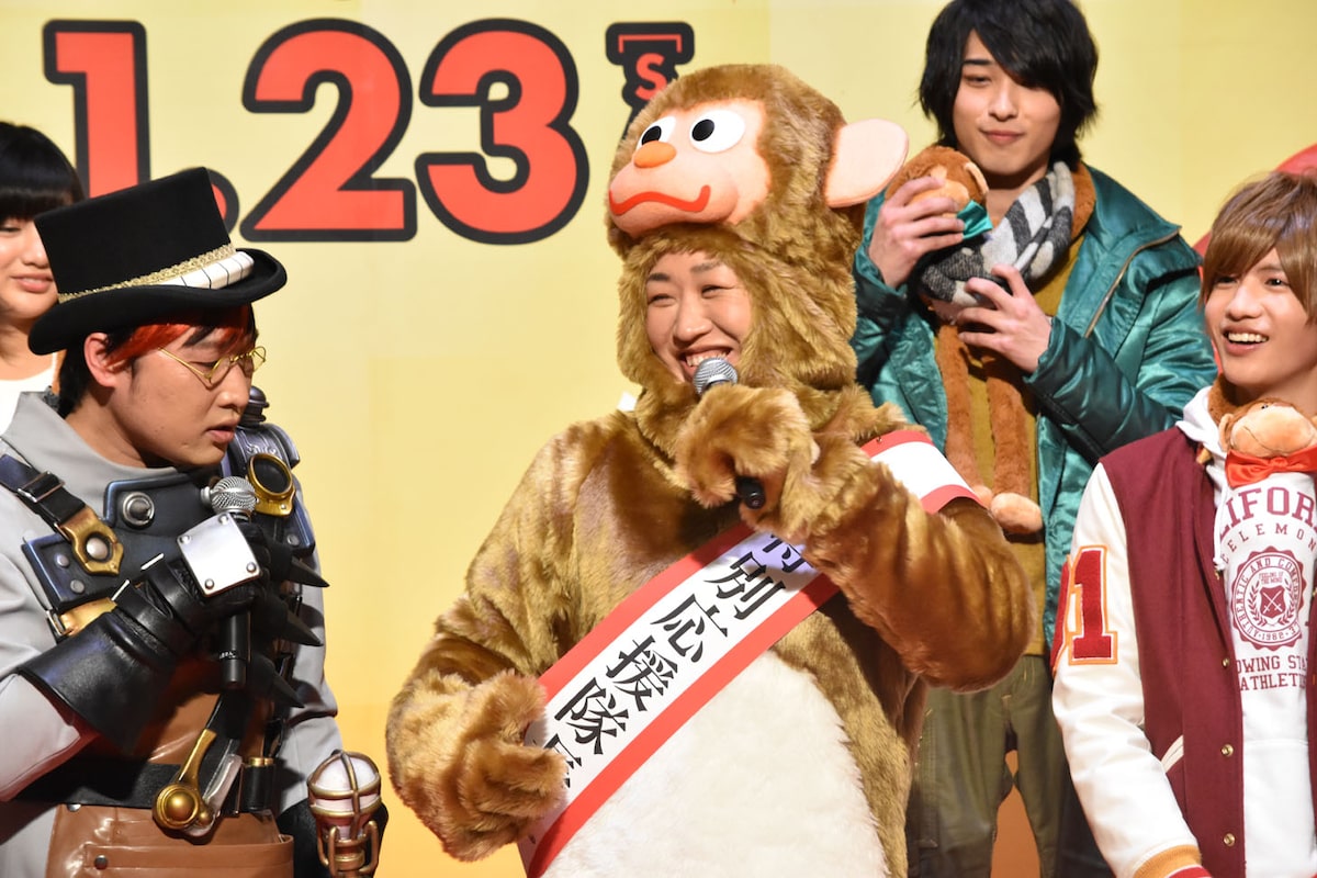 手裏剣戦隊ニンニンジャーvsトッキュウジャー The Movie 忍者 イン ワンダーランド 完成披露イベントに登場した南海キャンディーズ 画像ギャラリー 10 12 お笑いナタリー