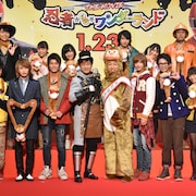 トッキュウジャーが「ただいま」!ニンニンジャーとダンスバトルや名乗り披露
