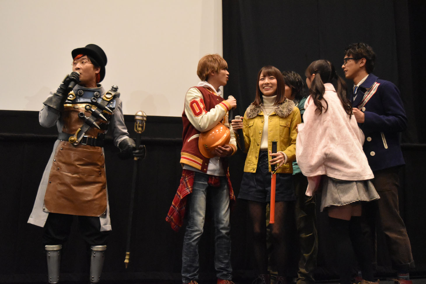 ニンニンジャーの名乗りに「カッコいい！」と焦る先輩・トッキュウジャーたち。