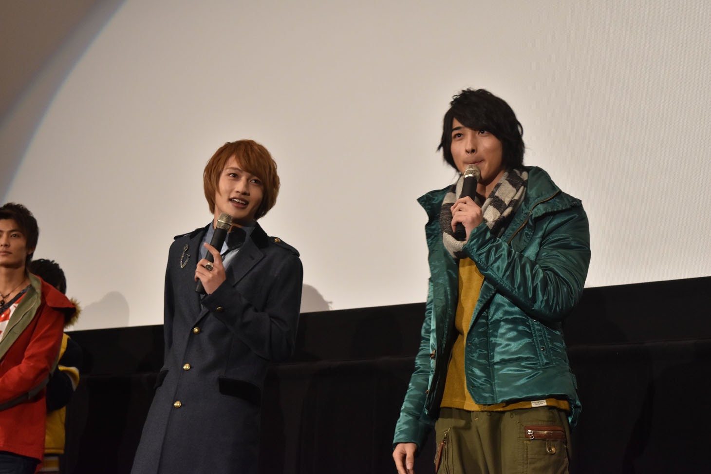 左から松本岳、横浜流星。