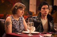 「GIRLS / ガールズ」シーズン4より、ハンナ役のレナ・ダナム（左）とアダム役のアダム・ドライバー（右）。