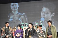 「TOKYO GIRLS COLLECTION」に出演したいと語る山田孝之（中央）。