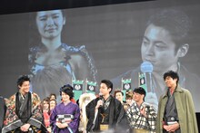 「TOKYO GIRLS COLLECTION」に出演したいと語る山田孝之（中央）。