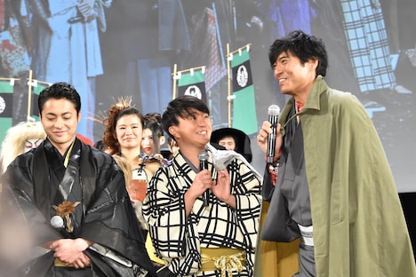 左から山田孝之、濱田岳、高嶋政宏。