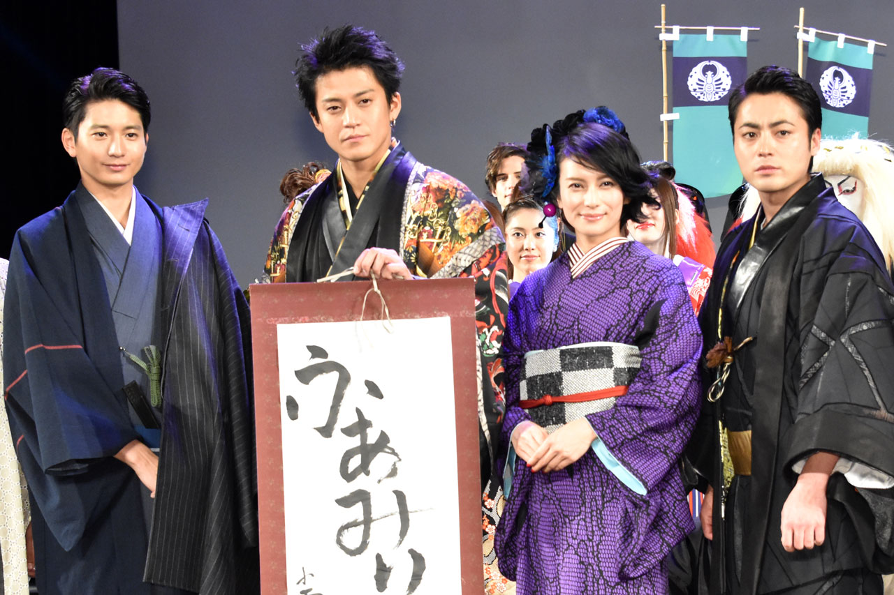 （左から）向井理、小栗旬、柴咲コウ、山田孝之。