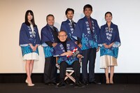 左から高橋ひかる、西田敏行、石橋冠、竹野内豊、江口洋介、優香。