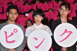 菅田将暉は中島裕翔のお父さん!?「ピンクとグレー」初日舞台挨拶