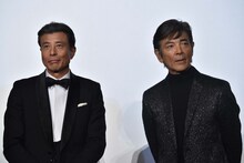 左からタカ役の舘ひろし、ユージ役の柴田恭兵。