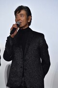 現在64歳の柴田恭兵。