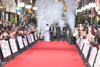 レッドカーペットに登場したメインキャストたち。中央左から浅野温子、舘ひろし、柴田恭兵、仲村トオル。