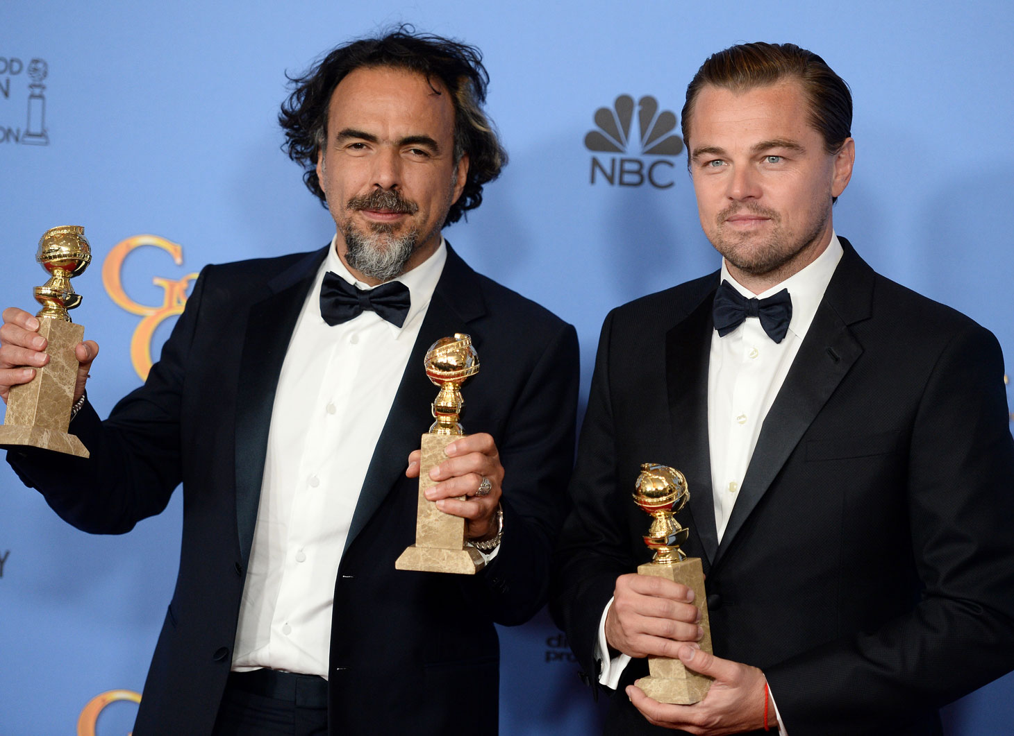第73回ゴールデングローブ賞受賞式にて、左からアレハンドロ・ゴンサレス・イニャリトゥ、レオナルド・ディカプリオ。（写真提供：ABA / Newscom / ゼータ イメージ）