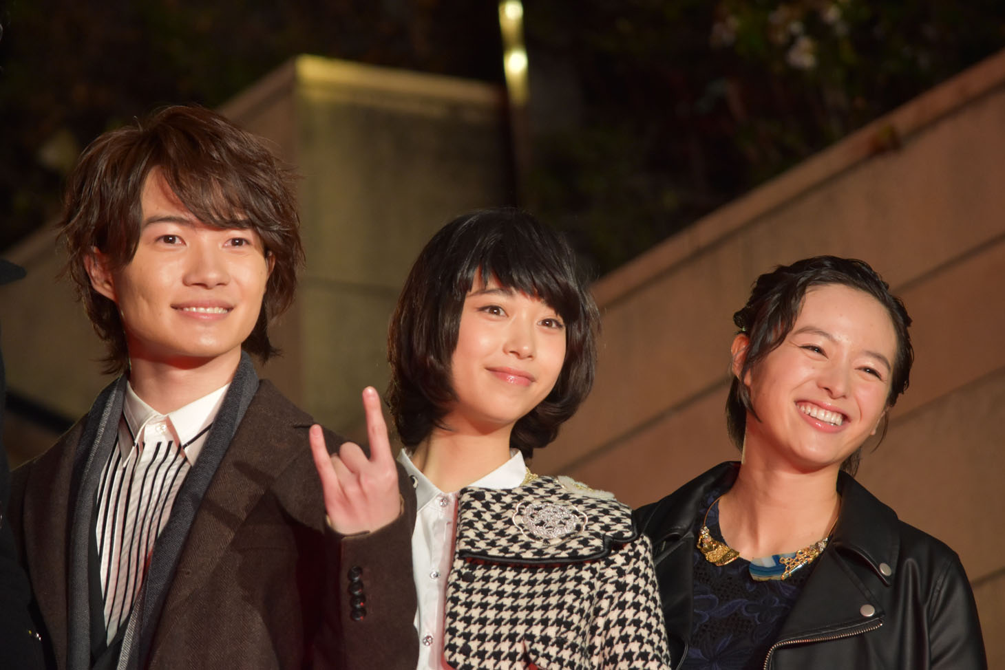 左から神木隆之介、森川葵、清野菜名。