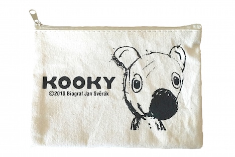 「クーキー」プレミアムDVDボックス特典のポーチ。(c)2010 Biograf Jan Sverak