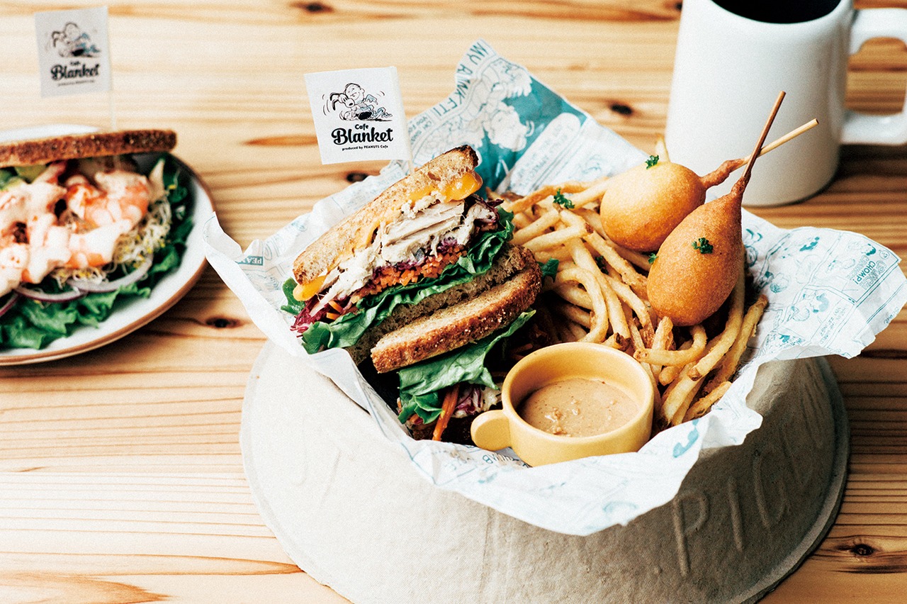カフェCafe Blanketのフード一例。 (c)Peanuts Worldwide LLC