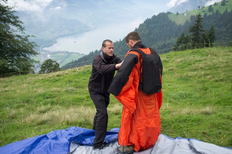 「X-ミッション」ウイングスーツフライングシーンの撮影風景。