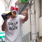 ファンキー加藤扮する謎のシンガーが応援歌を熱唱、「サブイボマスク」特別映像